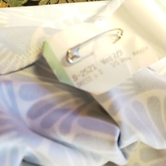 J. McLaughlin dress size small. Recently dry-cleaned. - Picture 6 of 8